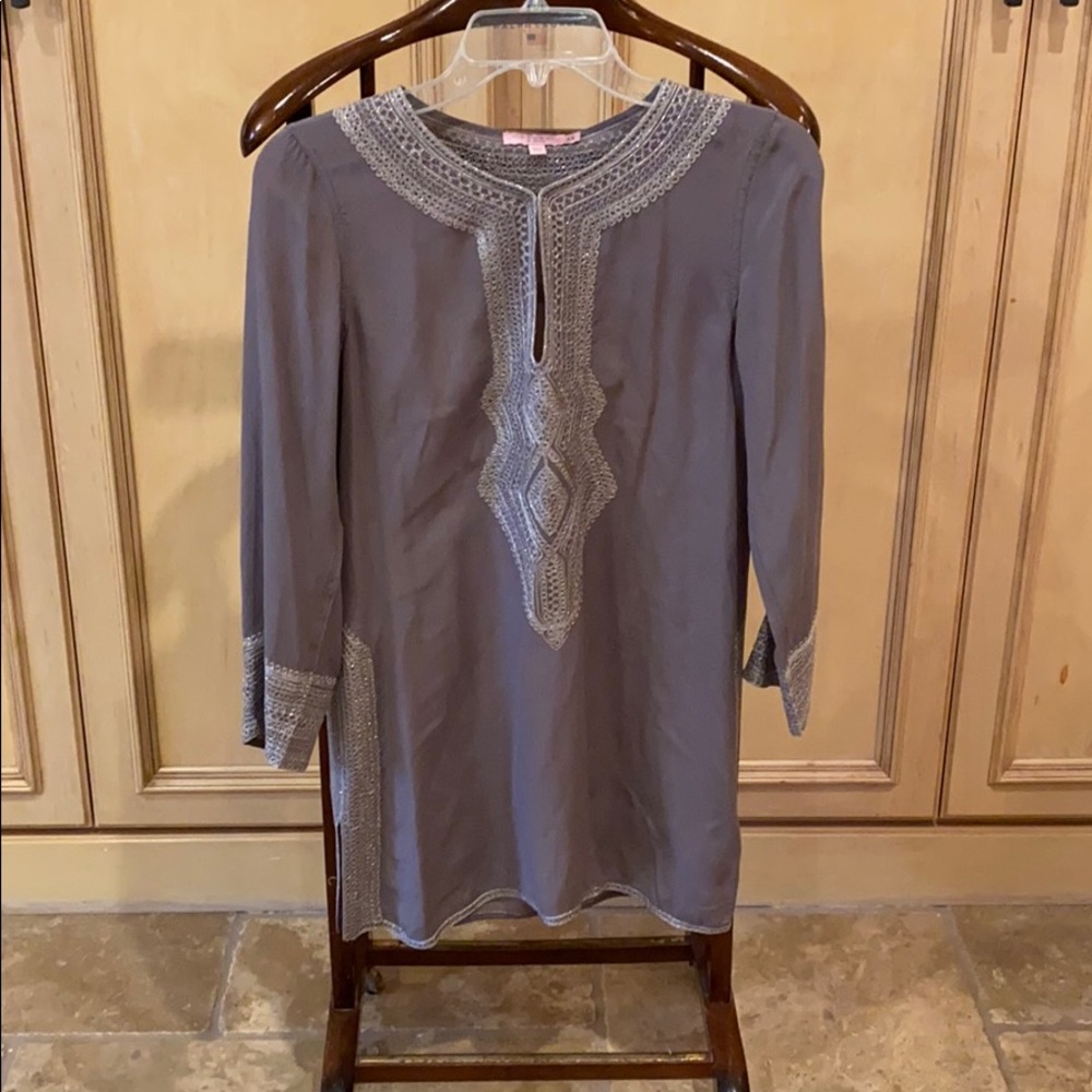 Calypso XS grey silk tunic w silver thread detail